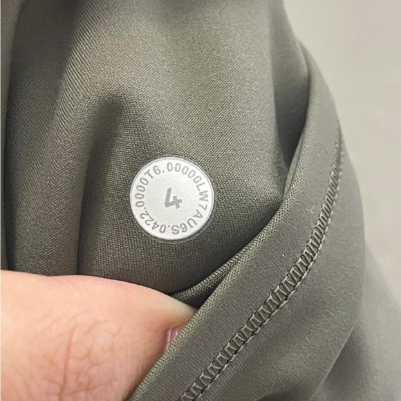 Fast and Free High-Rise Short 6" size 4 in Army Green - Picture 7 of 7